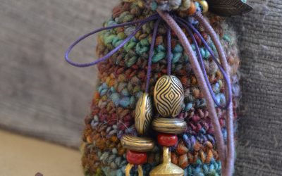 Echarpes tissées et besace au crochet